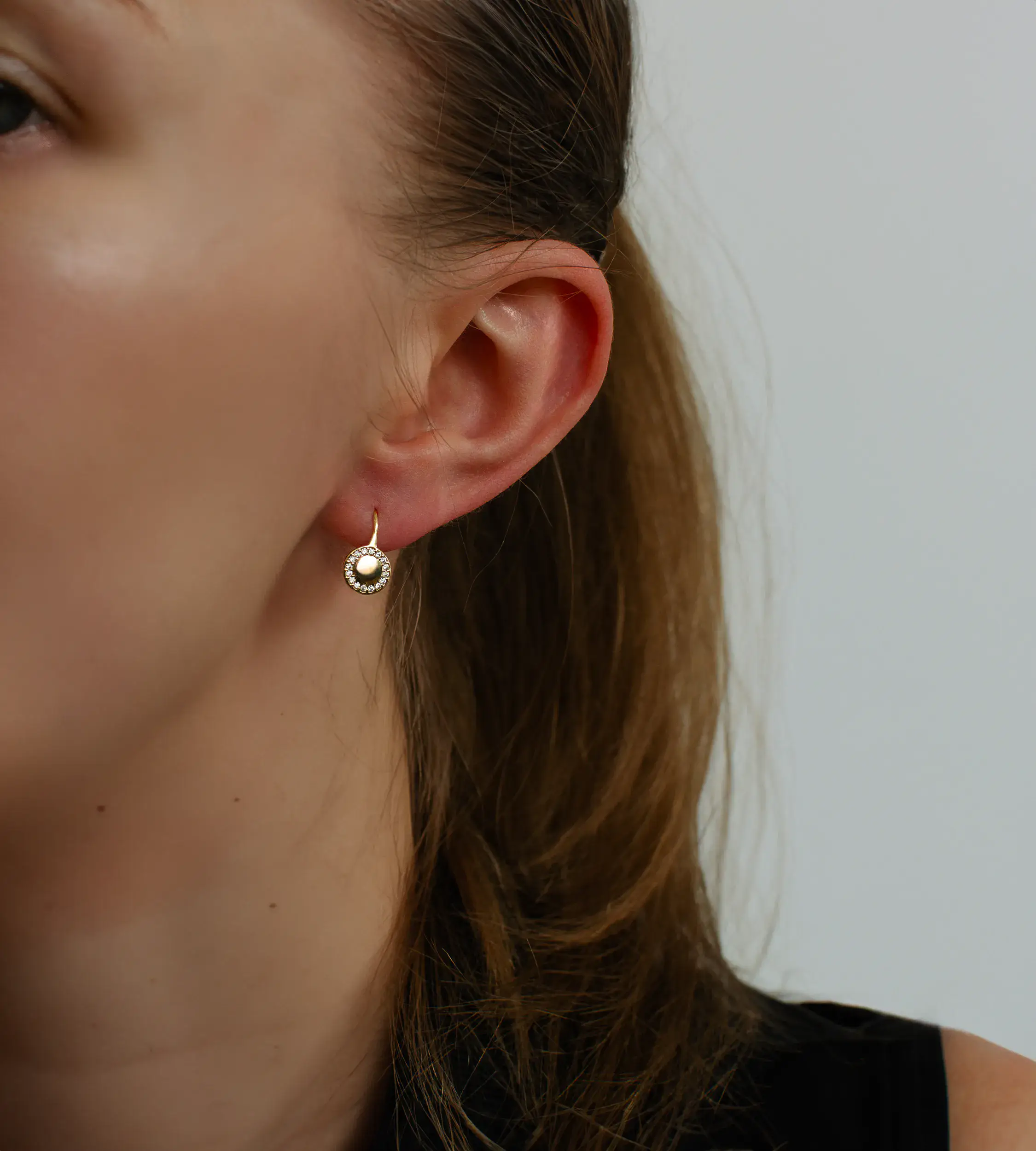 Złote kolczyki 585 długie z cyrkoniami