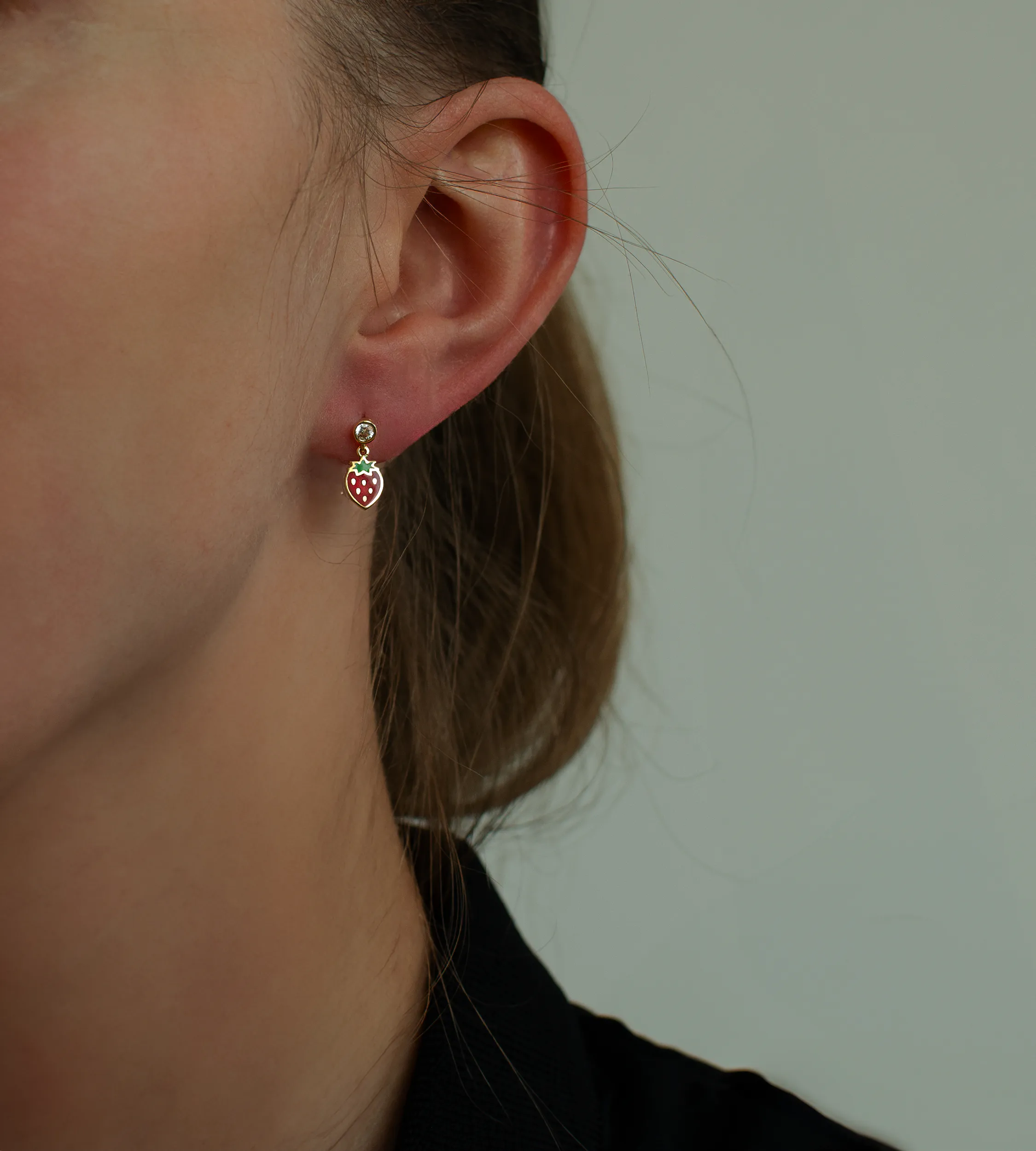 Złote kolczyki truskawki