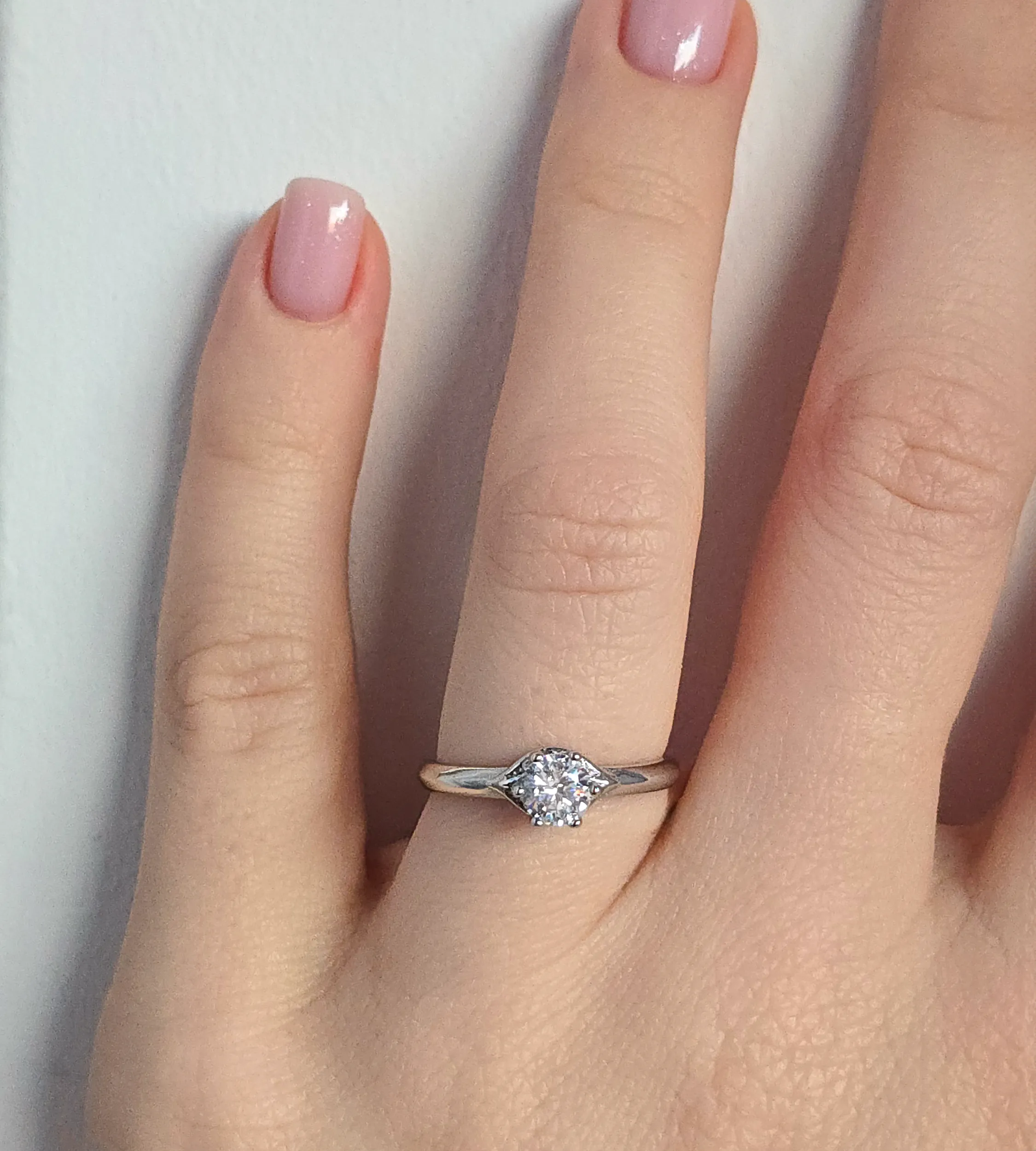 Srebrny pierścionek z cyrkonią