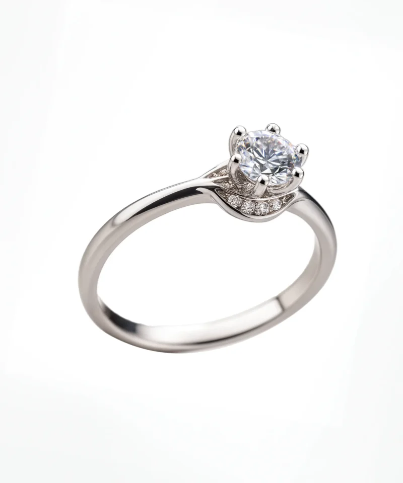 Srebrny pierścionek z cyrkonią