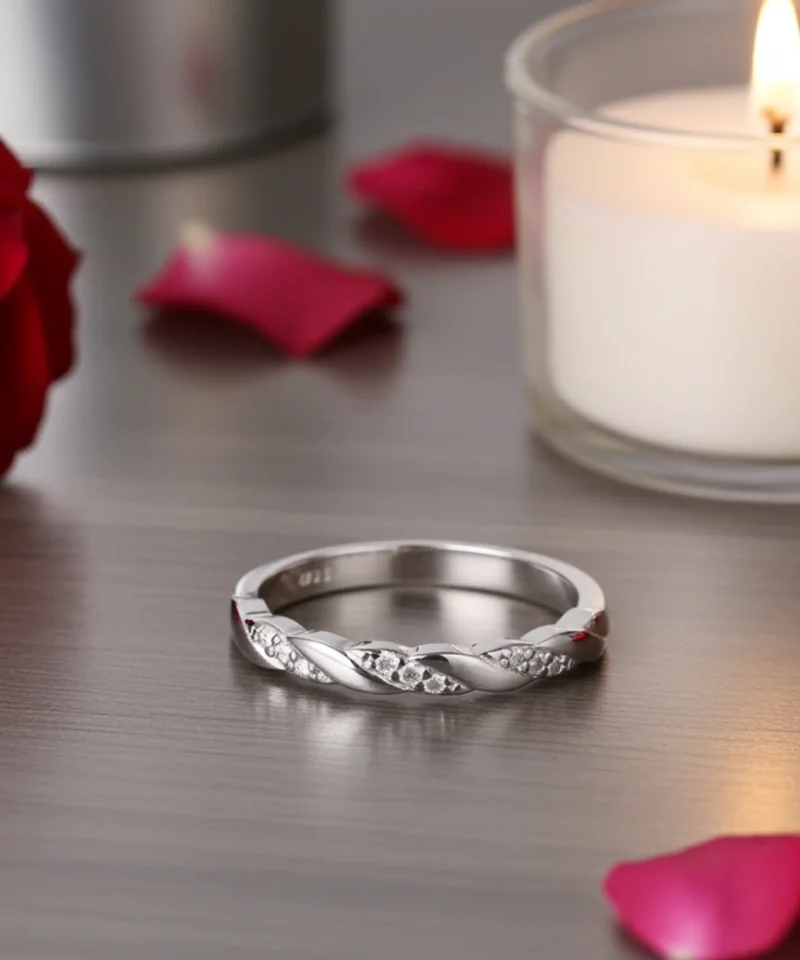 Srebrny pierścionek cienki z cyrkoniami