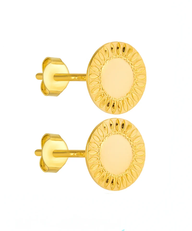 Złote kolczyki diamentowane w kształcie koła, minimalistyczne, eleganckie. Intensywnie błyszczą dzięki szlifowi diamentowemu, idealne na co dzień.