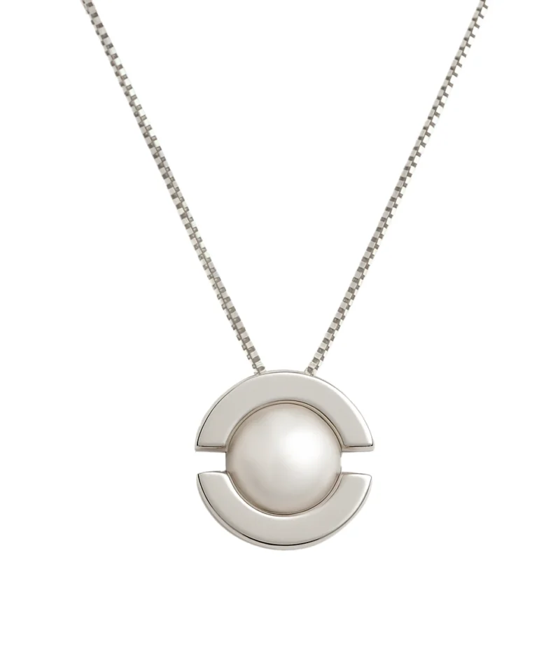 Naszyjnik z białego złota z naturalną perłą o średnicy 6 mm. Elegancja i subtelność w chłodnym odcieniu, idealny dodatek do każdej stylizacji.