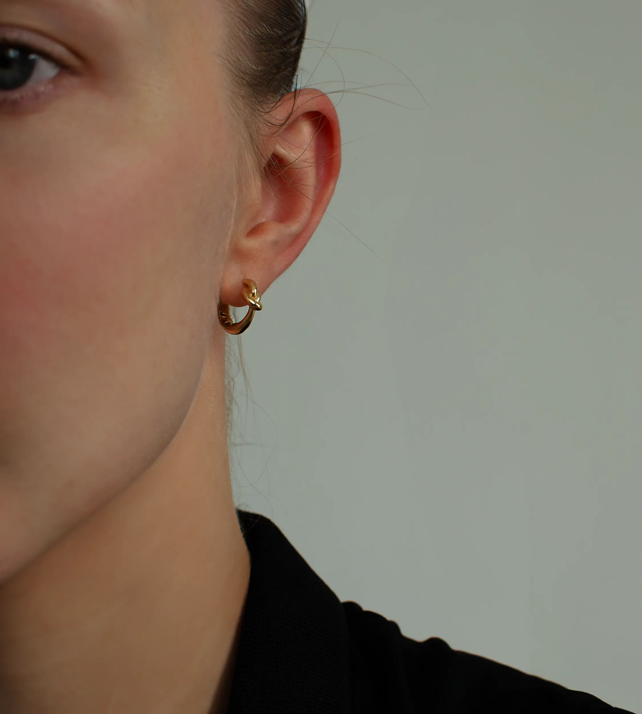 Złote kolczyki supełki 585