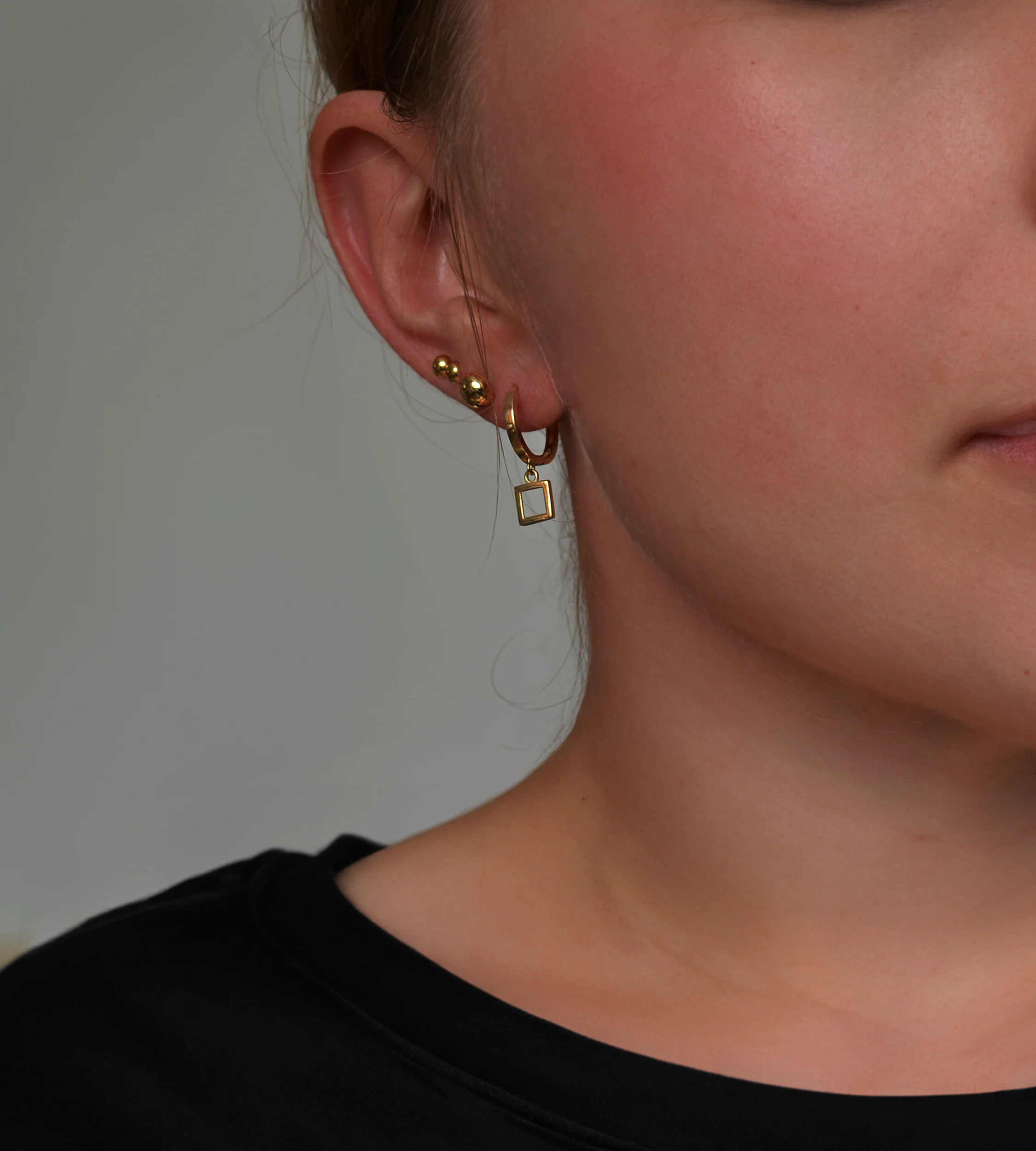 Kolczyki złote kółeczka z kwadratem