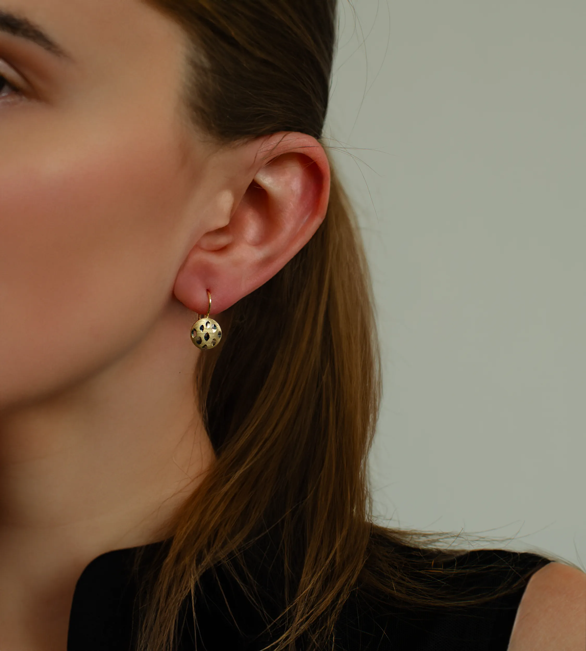 Złote kolczyki 585 długie satynowane