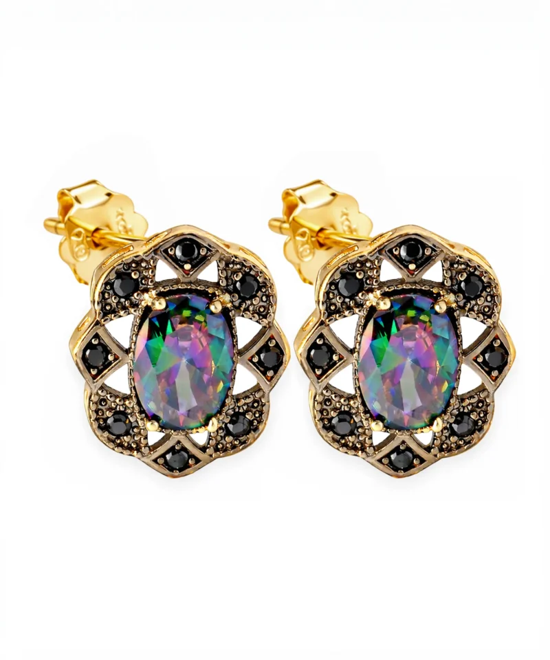 Duże złote kolczyki z mistycznym topazem i dekoracyjnym wzorem.