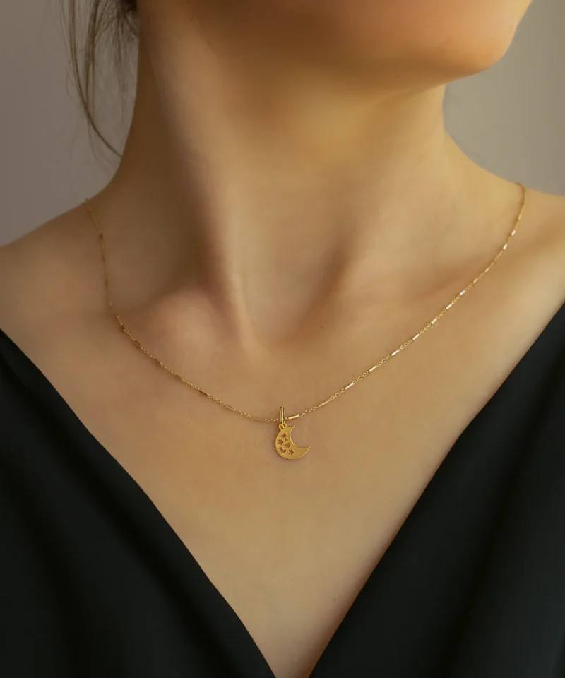 Złota zawieszka mały księżyc