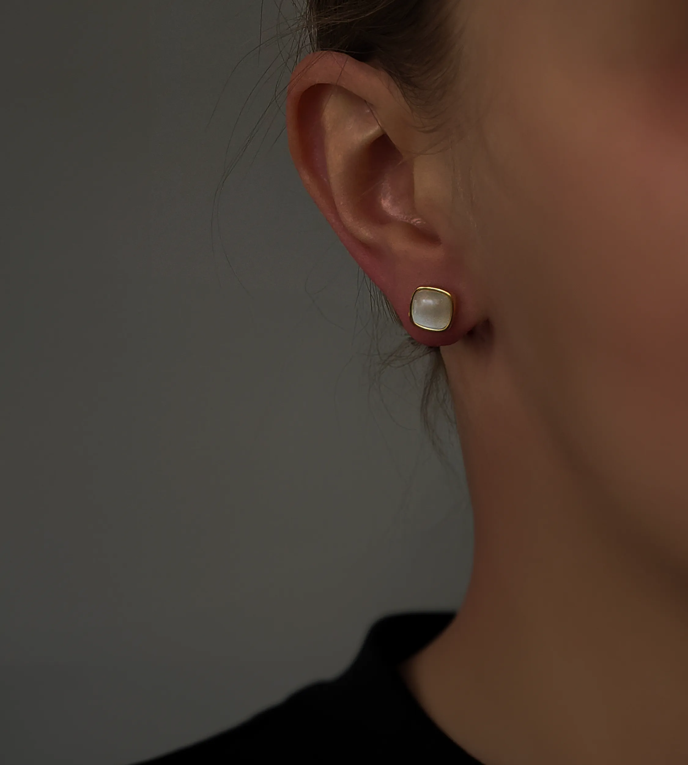 Pozłacane kolczyki z naturalnym kamieniem