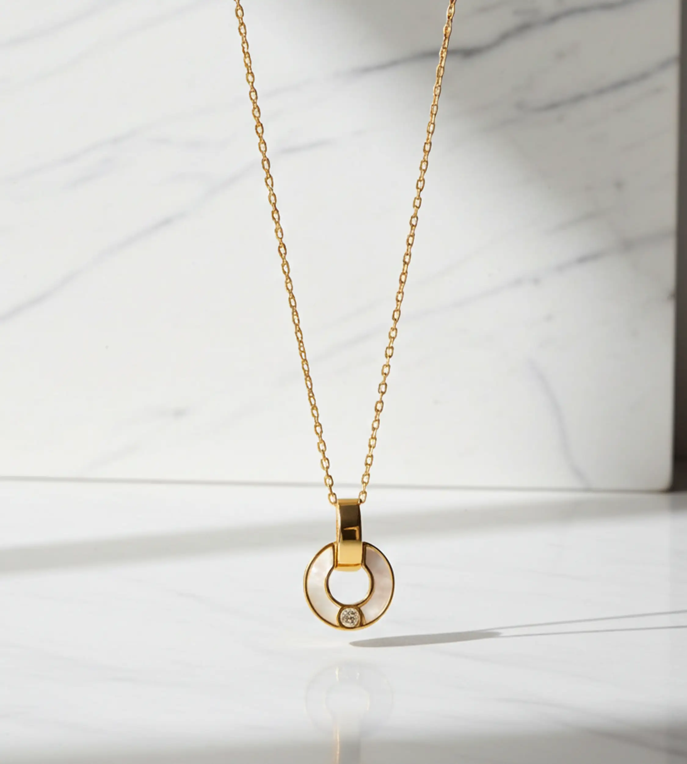 Pozłacany naszyjnik z kółkiem
