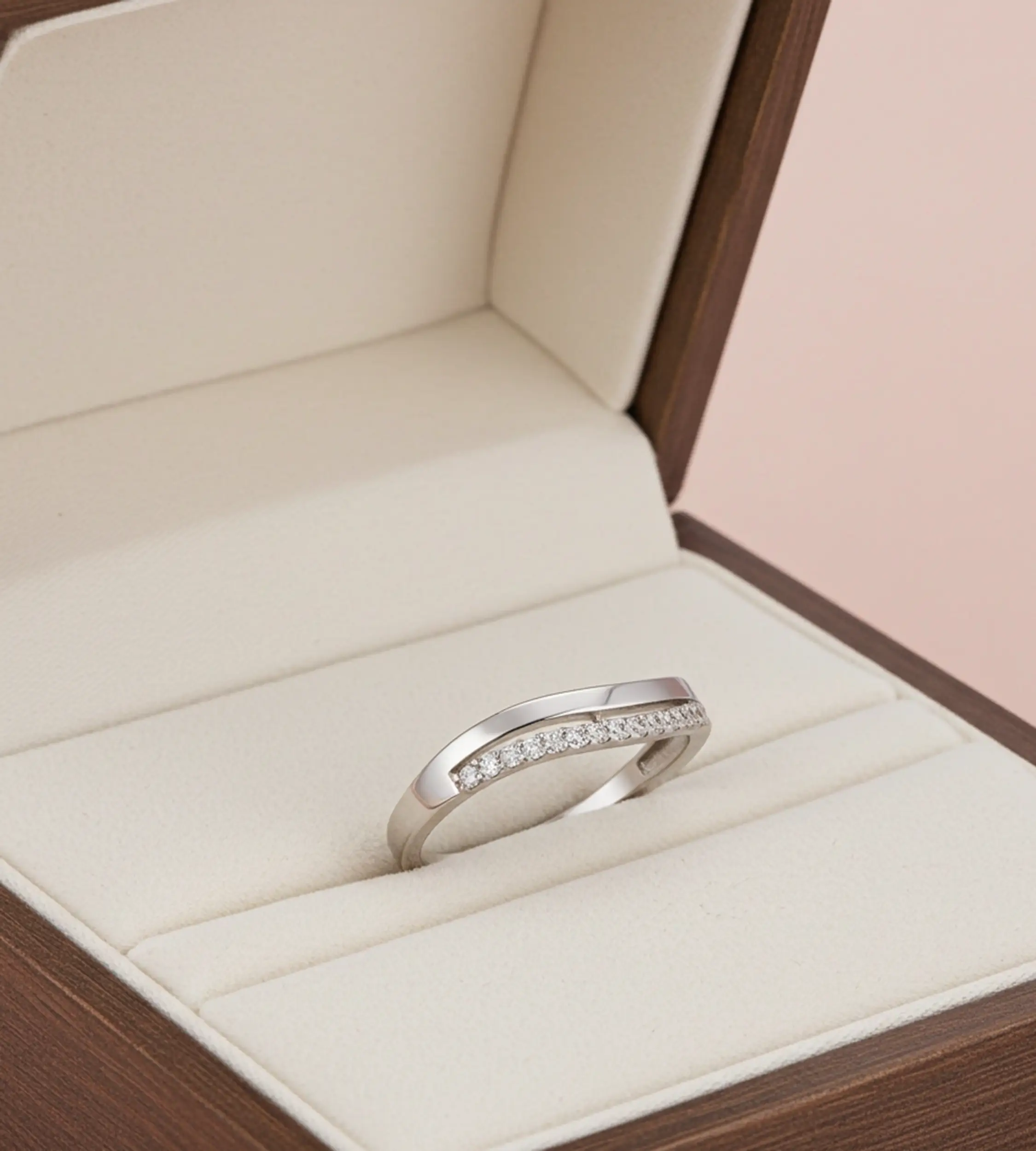 Złoty pierścionek 585 białe złoto delikatny