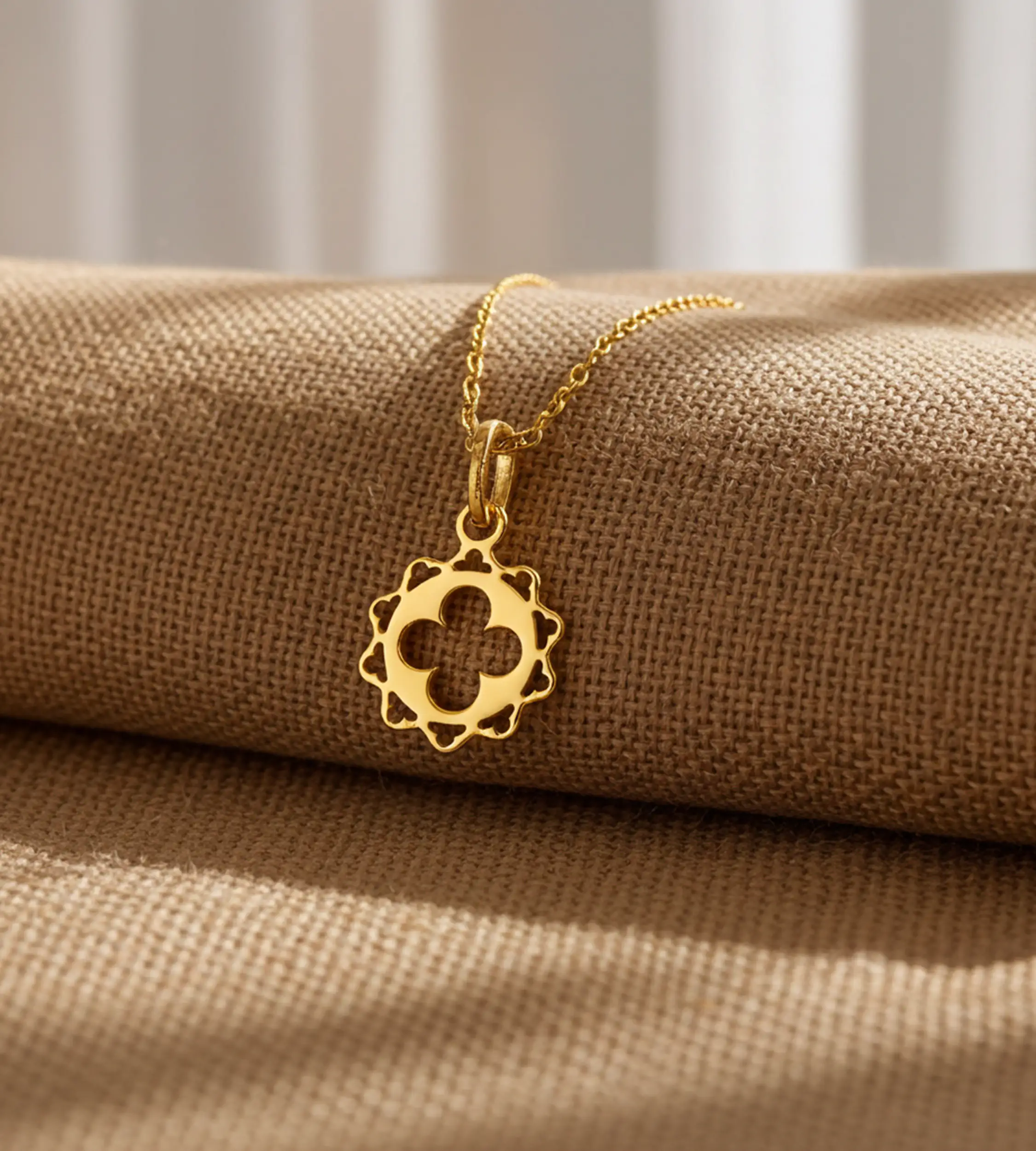 Złota-mala-zawieszka-mandala