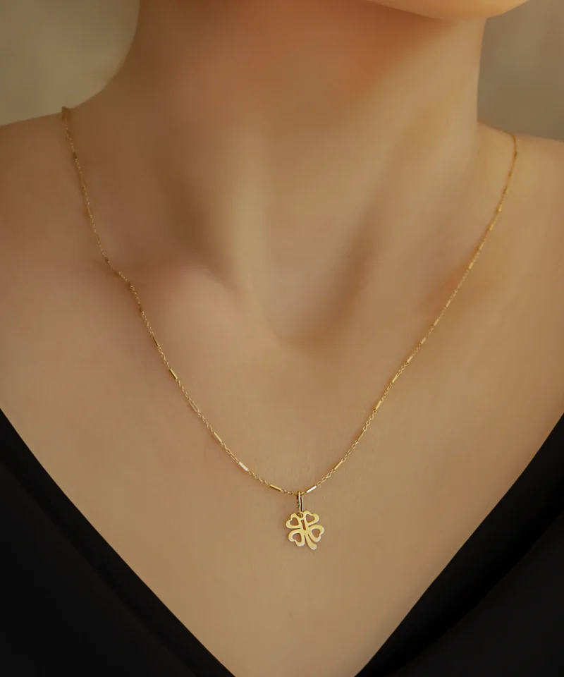 Złota koniczynka wisiorek