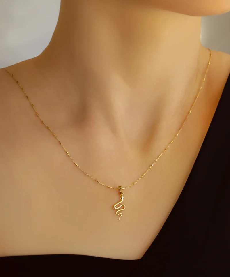 Złoty wisiorek żmija wąż