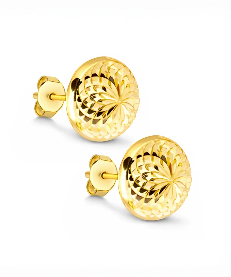 Złote kolczyki próby 585 na sztyfcie, spłaszczone kulki o średnicy 9,2 mm z szlifem diamentowym. Kolczyki błyszczące, minimalistyczne, idealne do każdej stylizacji.