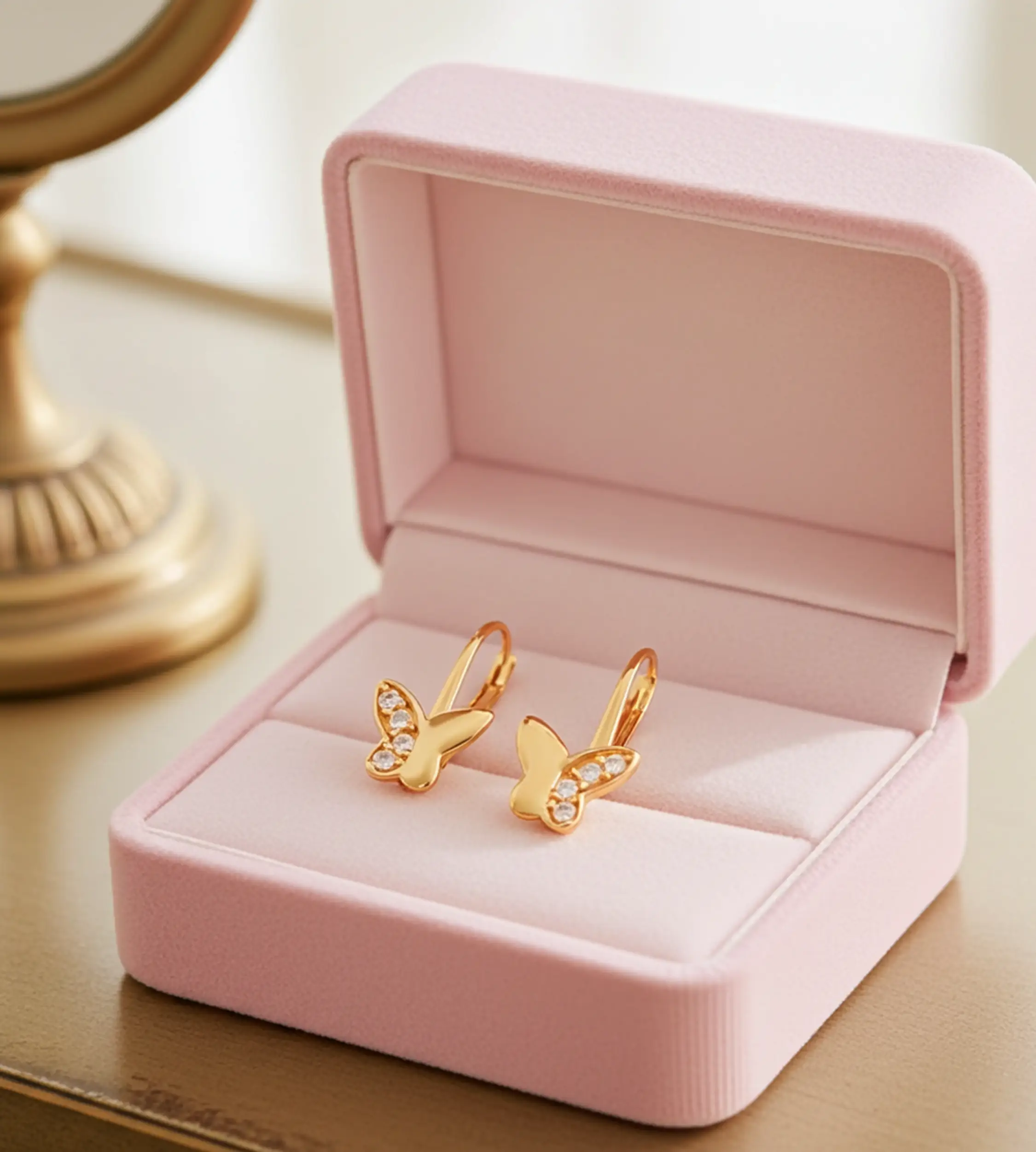 Kolczyki złote dla dziecka w różowym pudełku