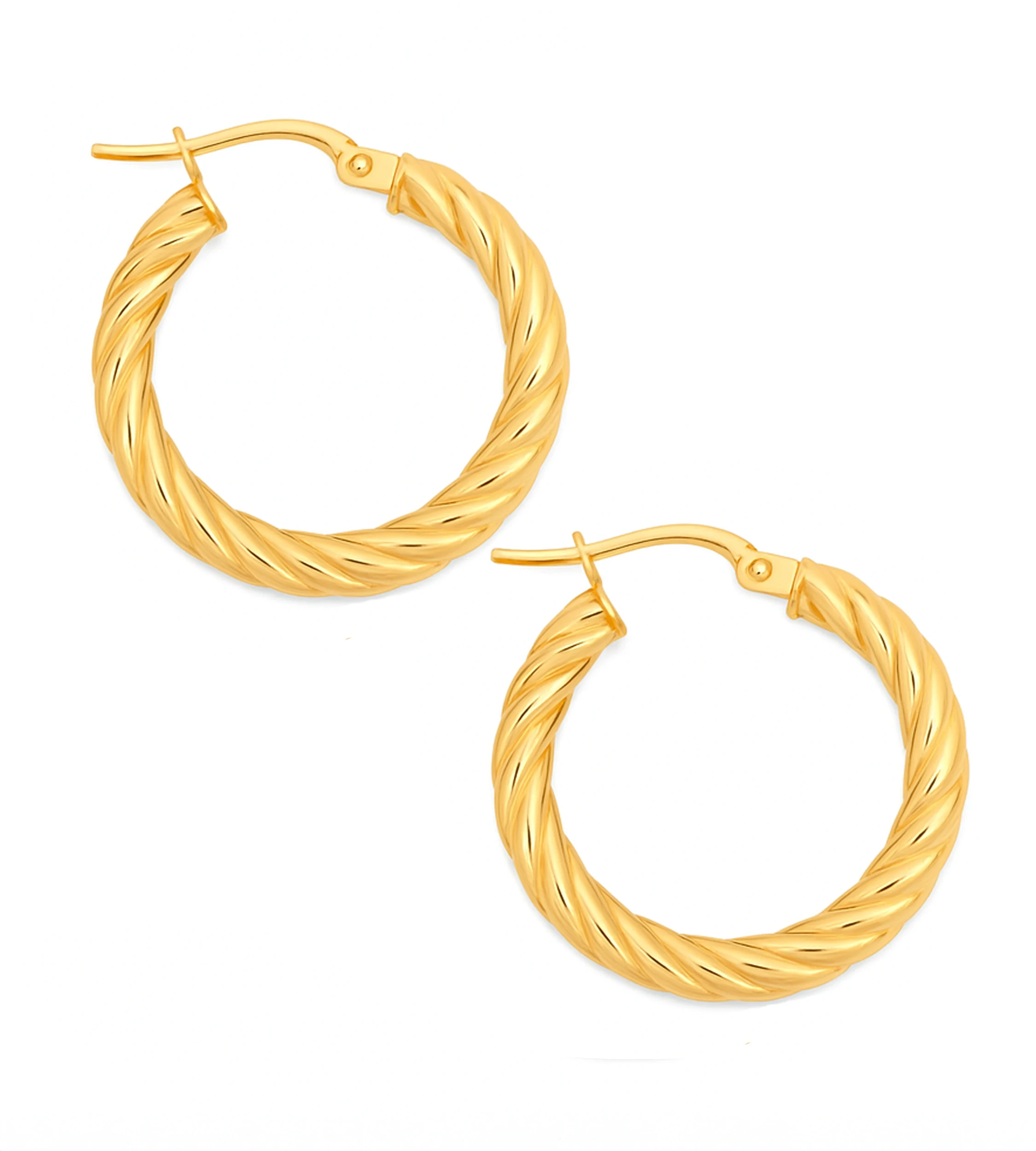 Złote kolczyki w kształcie plecionych kółek o średniej wielkości, subtelnie skręcone, doskonałe połączenie klasyki i nowoczesności.