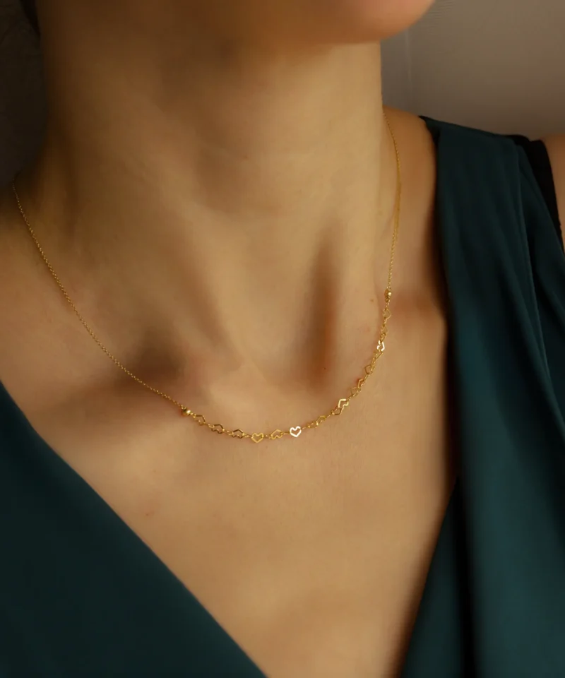 Zloty naszyjnik łańcuszek z serduszek